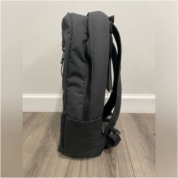 Incase Black Backpack - Picture 4 of 8